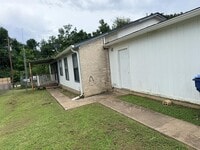 Building Photo - 817 Lloyd Ln