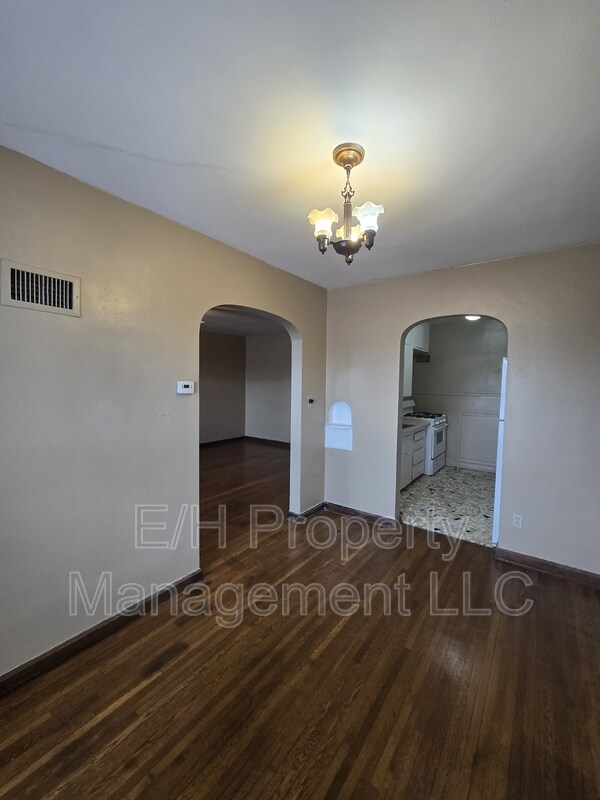 Building Photo - 400 S Hydraulic Ave