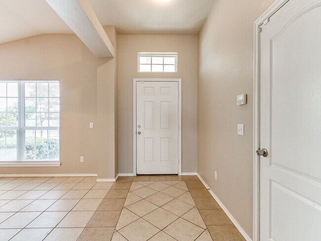 Building Photo - Beautiful Home in Edmond Community