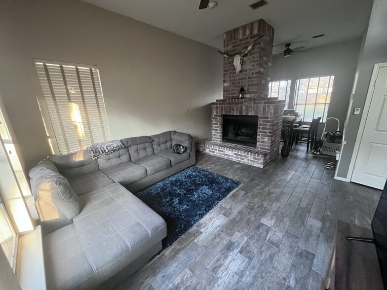 Front living room - 713 Spring Hollow Dr