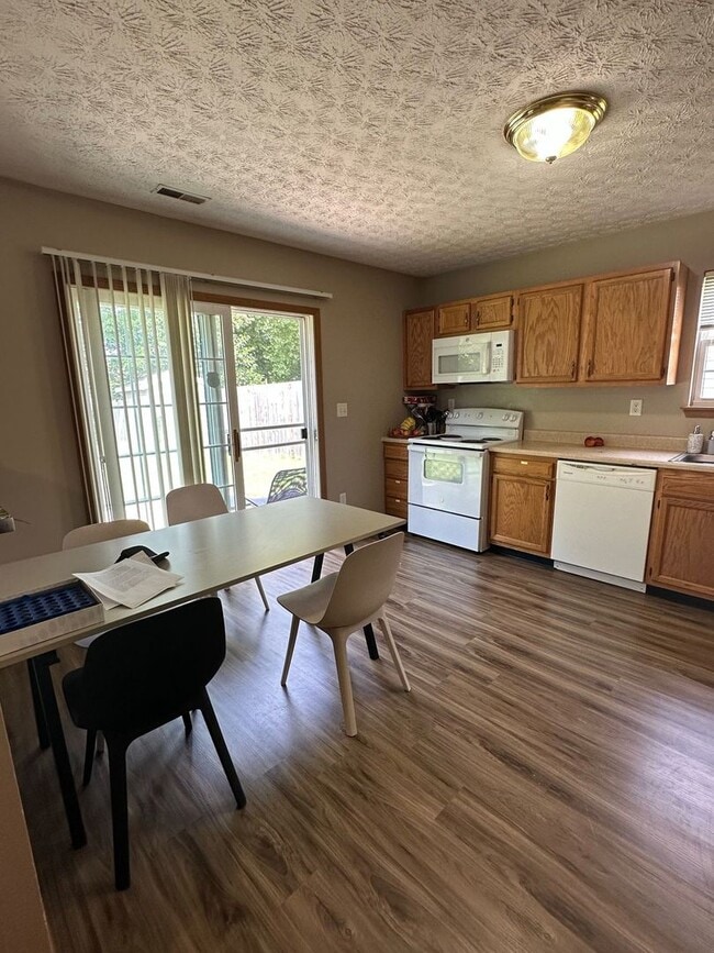 Building Photo - SUBLEASE - 3 Bedroom Home in West Lafayette