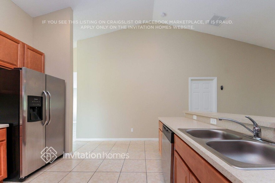 Building Photo - 1911 Summit Oaks Cir