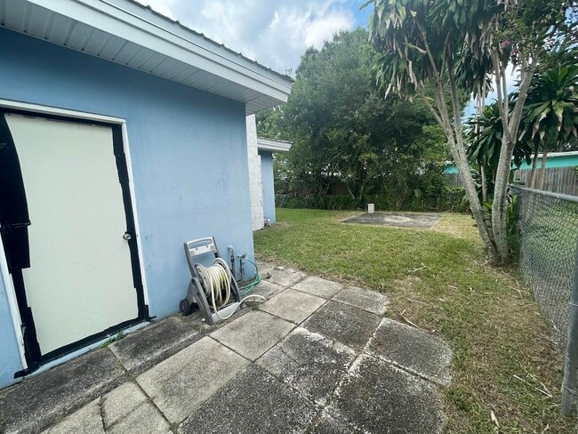 Building Photo - 177 E Laila Dr