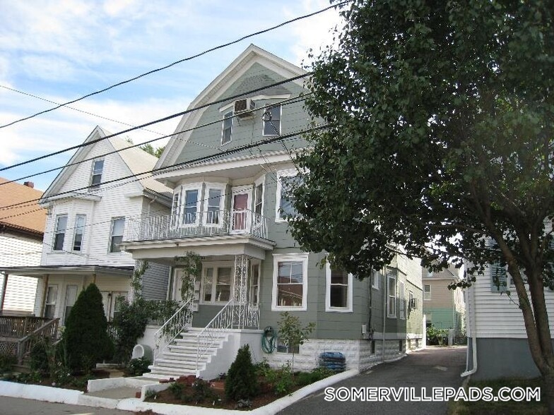 Building Photo - 10 Evergreen Ave