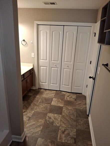 Building Photo - 798 Martin St