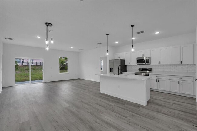 Building Photo - 2211 SW 153rd Pl Rd