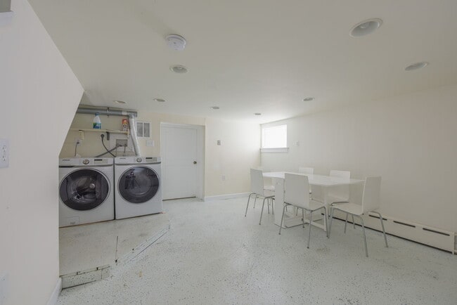 Building Photo - 302 Rucker Pl