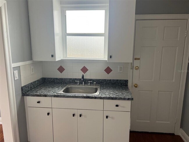 Building Photo - 2323 W North B St