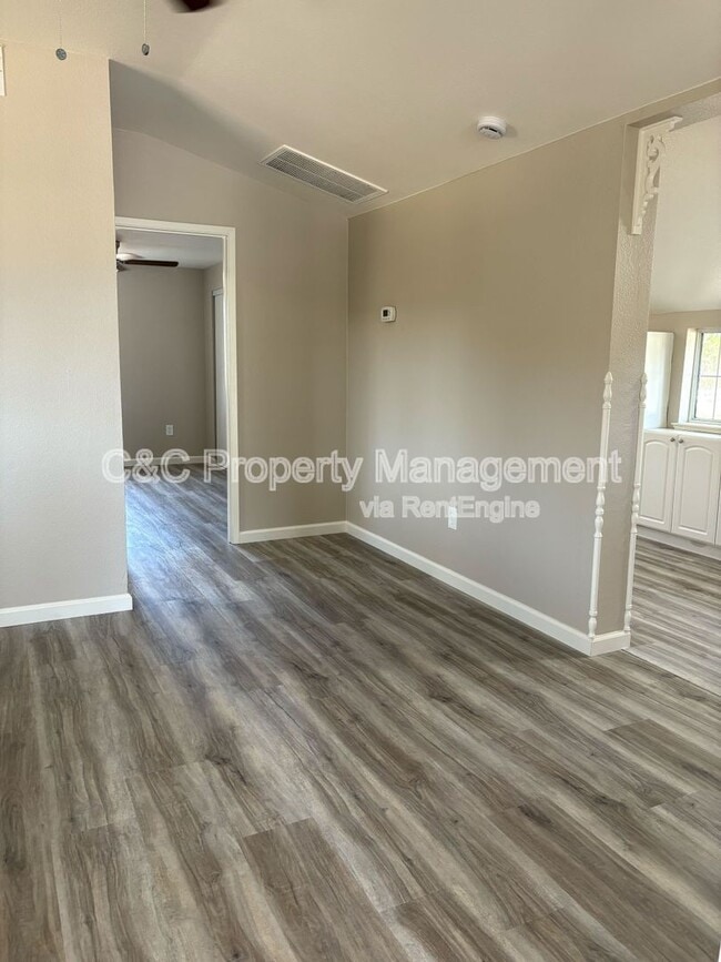 Building Photo - 10036 Van Ruiten Ln