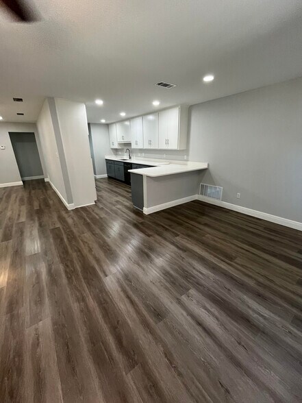 Building Photo - 3730 Tam O Shanter Dr