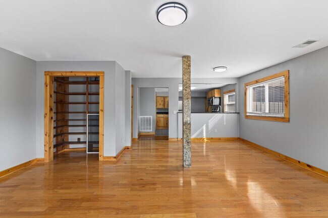 Building Photo - 102 Bacon Rd