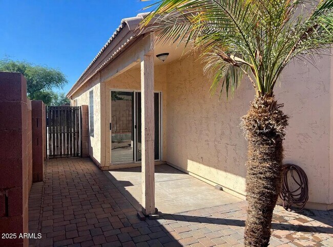 Building Photo - 2221 E Union Hills Dr