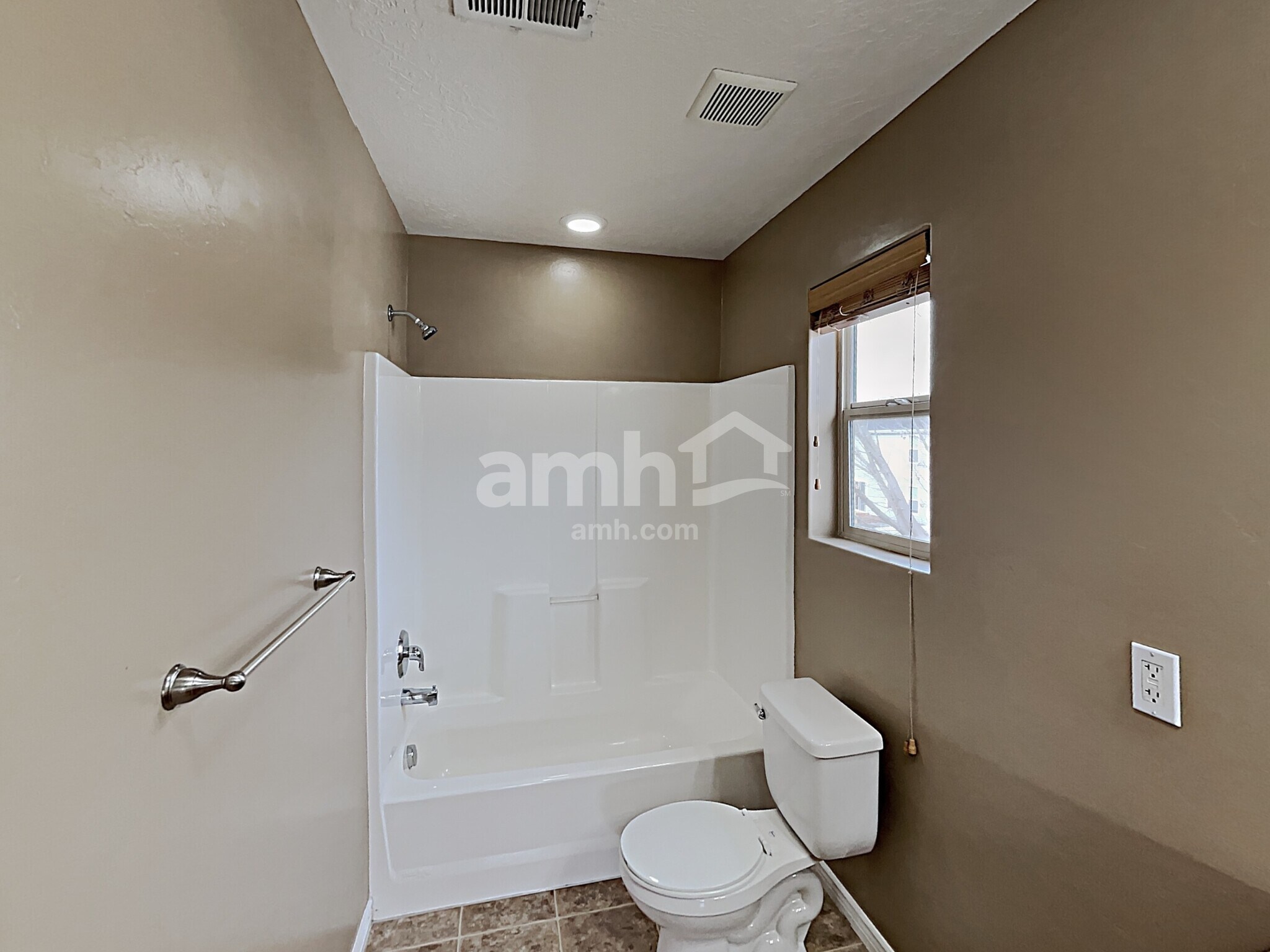 Building Photo - 1438 W 250 N