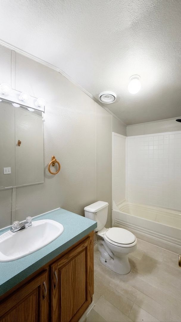 Building Photo - AVAILABLE NOW - Recently Renovated, Charming 2-Bedroom Home in the Heart of Pasco::