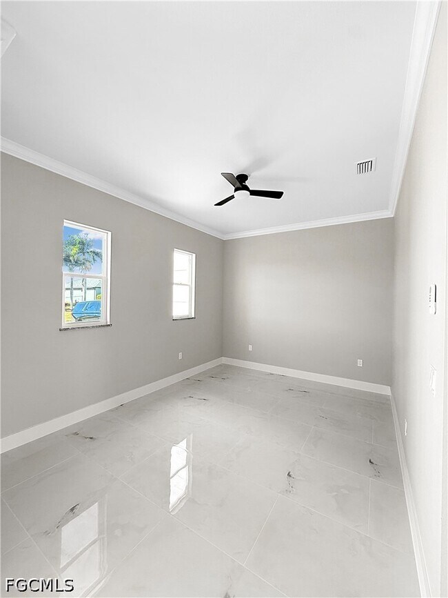 Building Photo - 303 NW 26th Ave