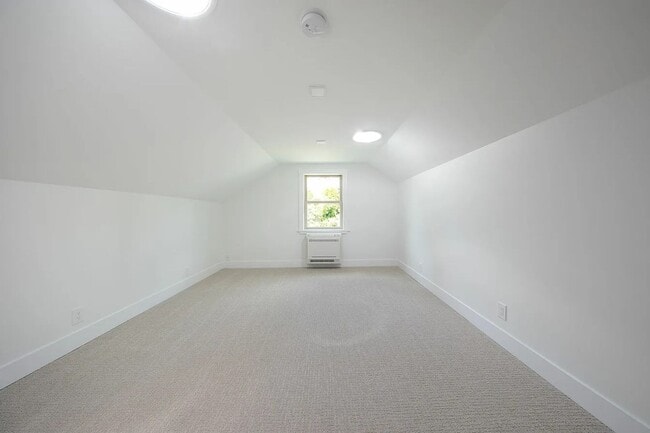 Building Photo - 3bd/2ba Seattle Home