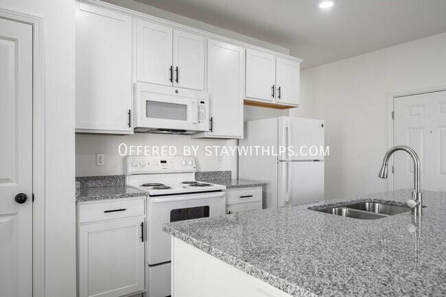 Building Photo - 1571 Court Ave