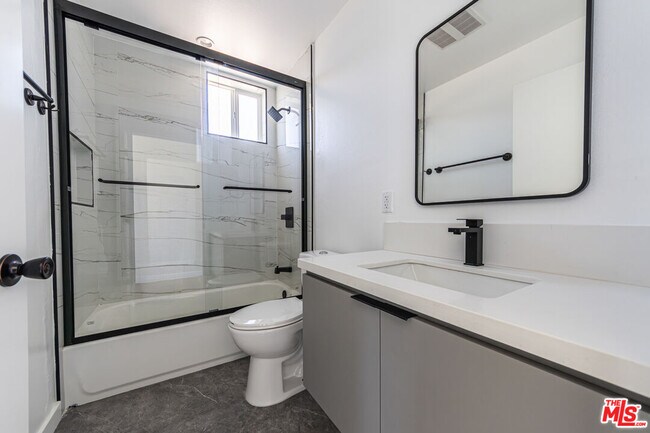 Building Photo - 6700 Balboa Blvd