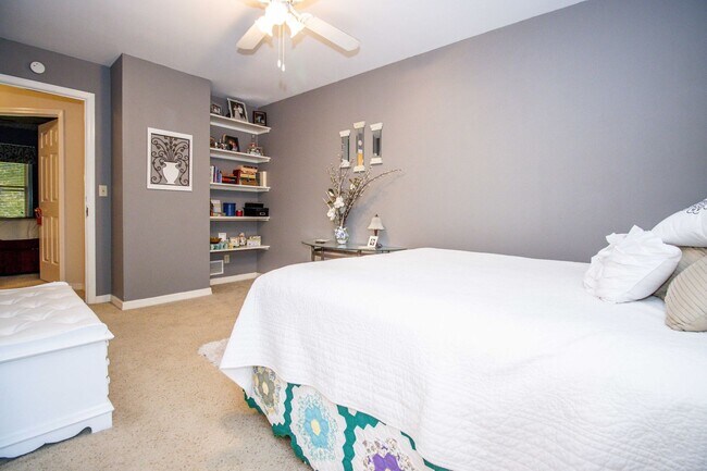 Building Photo - 3 bed, 2.5 bath Duplex