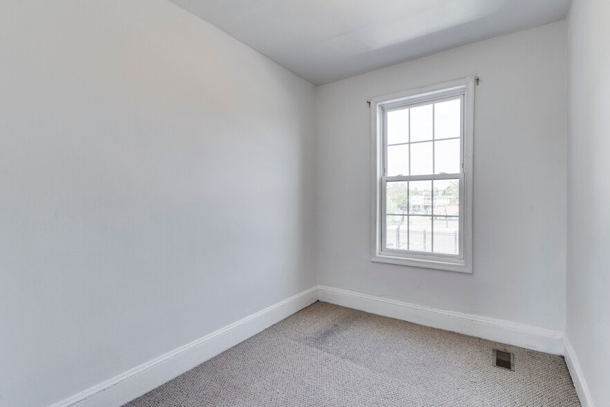 Building Photo - 710 Columbia Rd NW