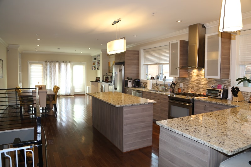 Building Photo - 811-818 8th St NE