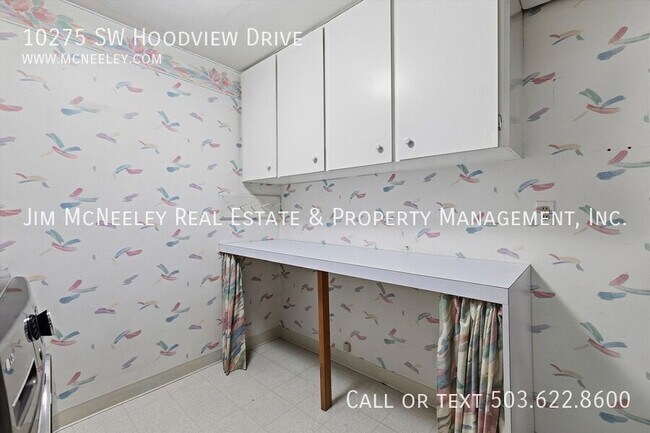 Building Photo - 10275 SW Hoodview Dr