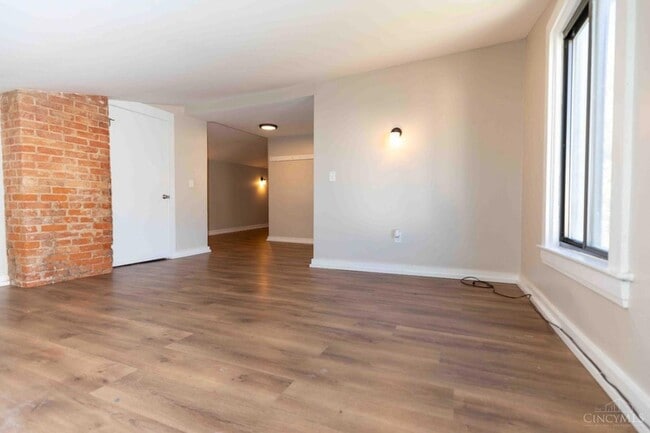 Building Photo - 2900 Henshaw Ave
