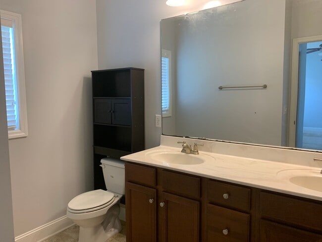 Building Photo - Five Bedroom Home in Falcon Bridge