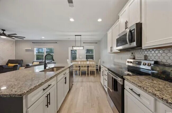 Building Photo - 897 Wild Leaf Loop