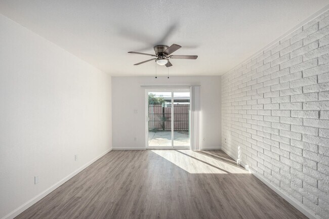 Interior Photo - Granada Gardens