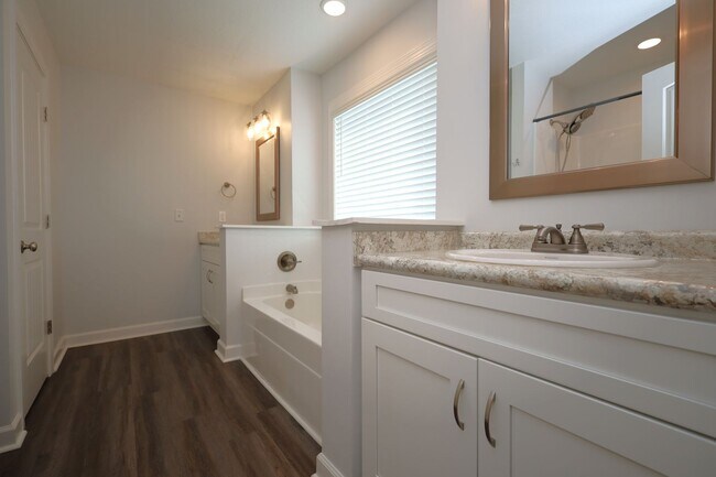 Building Photo - 2527 Naples Ln