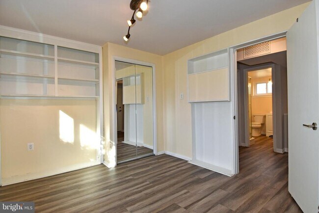 Building Photo - 6319 Tone Ct