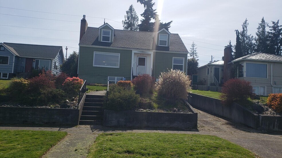 Upper Unit - 424 E 12th St