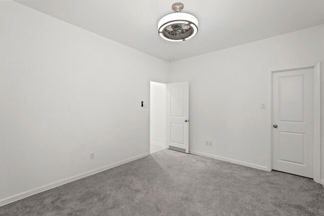 Building Photo - 4915 Sierra Ridge Dr