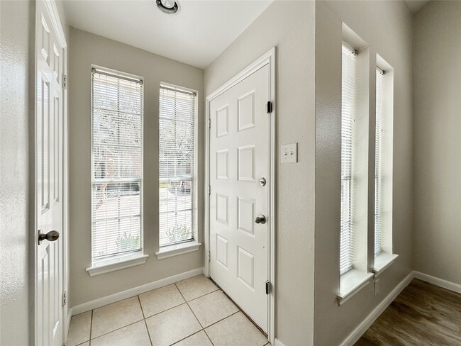 Building Photo - 5515 Strack Rd