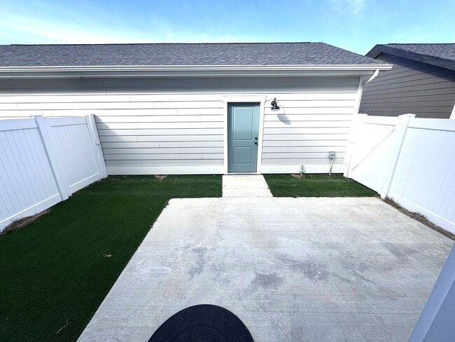 Building Photo - 3 Bed / 2.5 Bath Modern Home on Billings West End