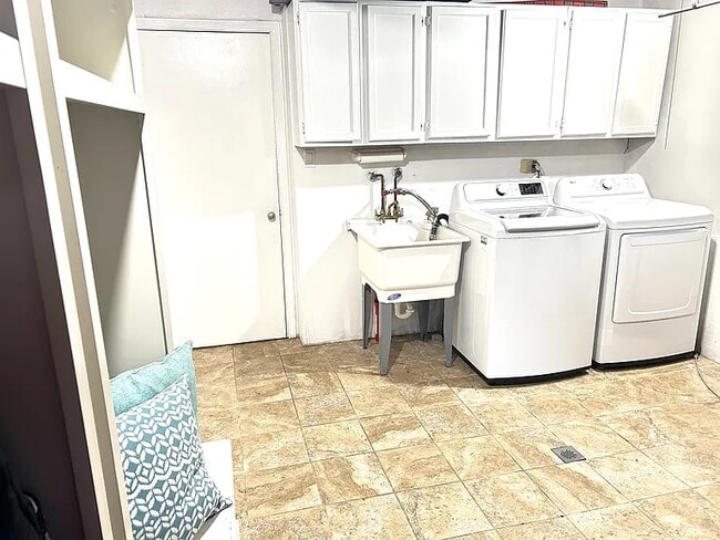 Building Photo - 106 S Bruner St