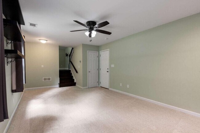 Building Photo - 1741 Branch View Dr