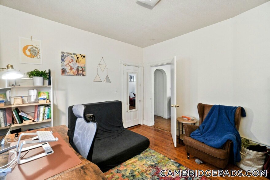 Building Photo - 10 Clary St