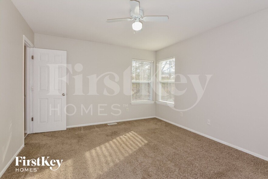 Building Photo - 1400 Navaho Trail