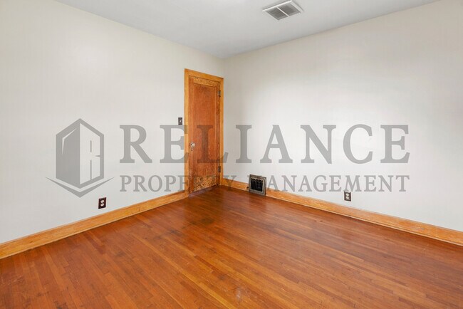 Building Photo - 2010 S Terrace Dr