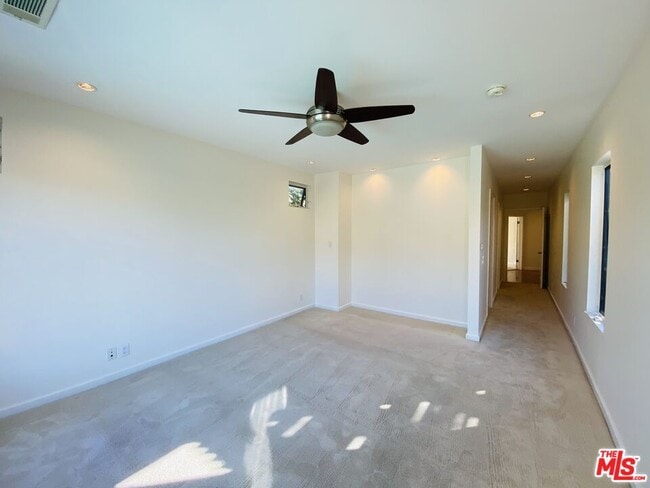 Building Photo - 3392 McLaughlin Ave