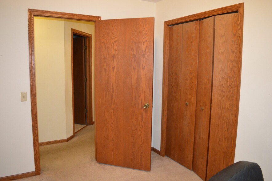 Building Photo - 7917 W Oakbrook Cir