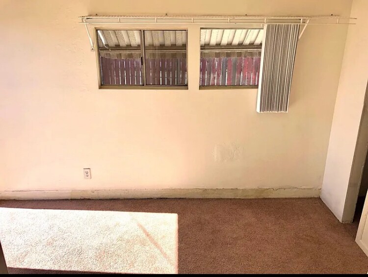 Building Photo - 4640 Clairemont Dr