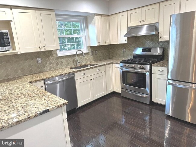 Building Photo - 20180 Hardwood Terrace