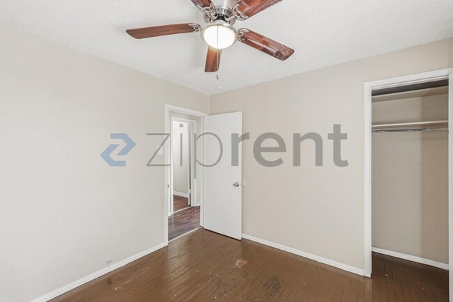 Building Photo - 512 S Monumental St