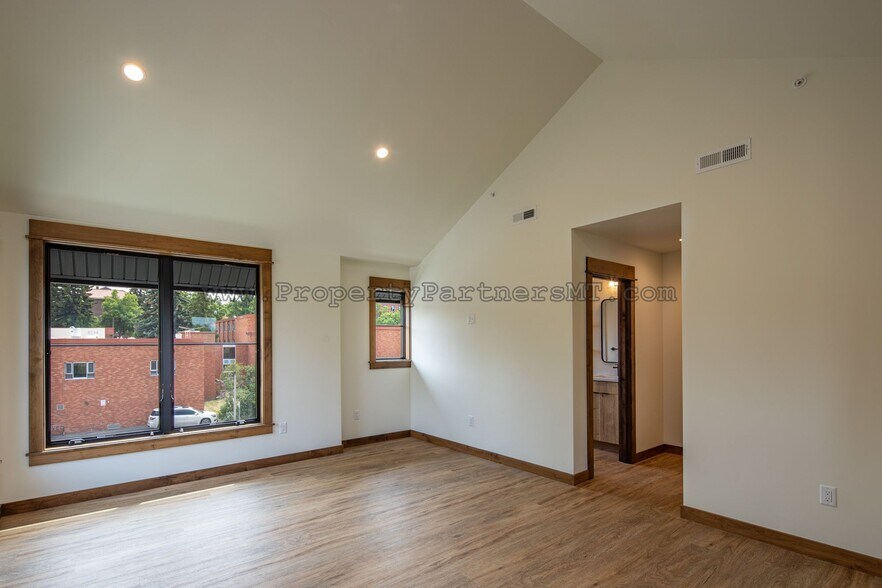 Building Photo - 824 S 8th Ave