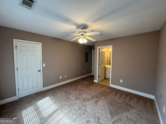 Building Photo - 460 S Barnett Shoals Rd
