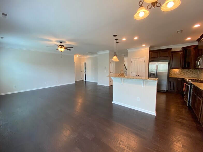 family room and breakfast nook - 2076 Waverly Ct