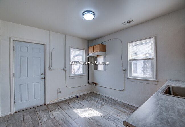 Building Photo - 2453 Prospect St